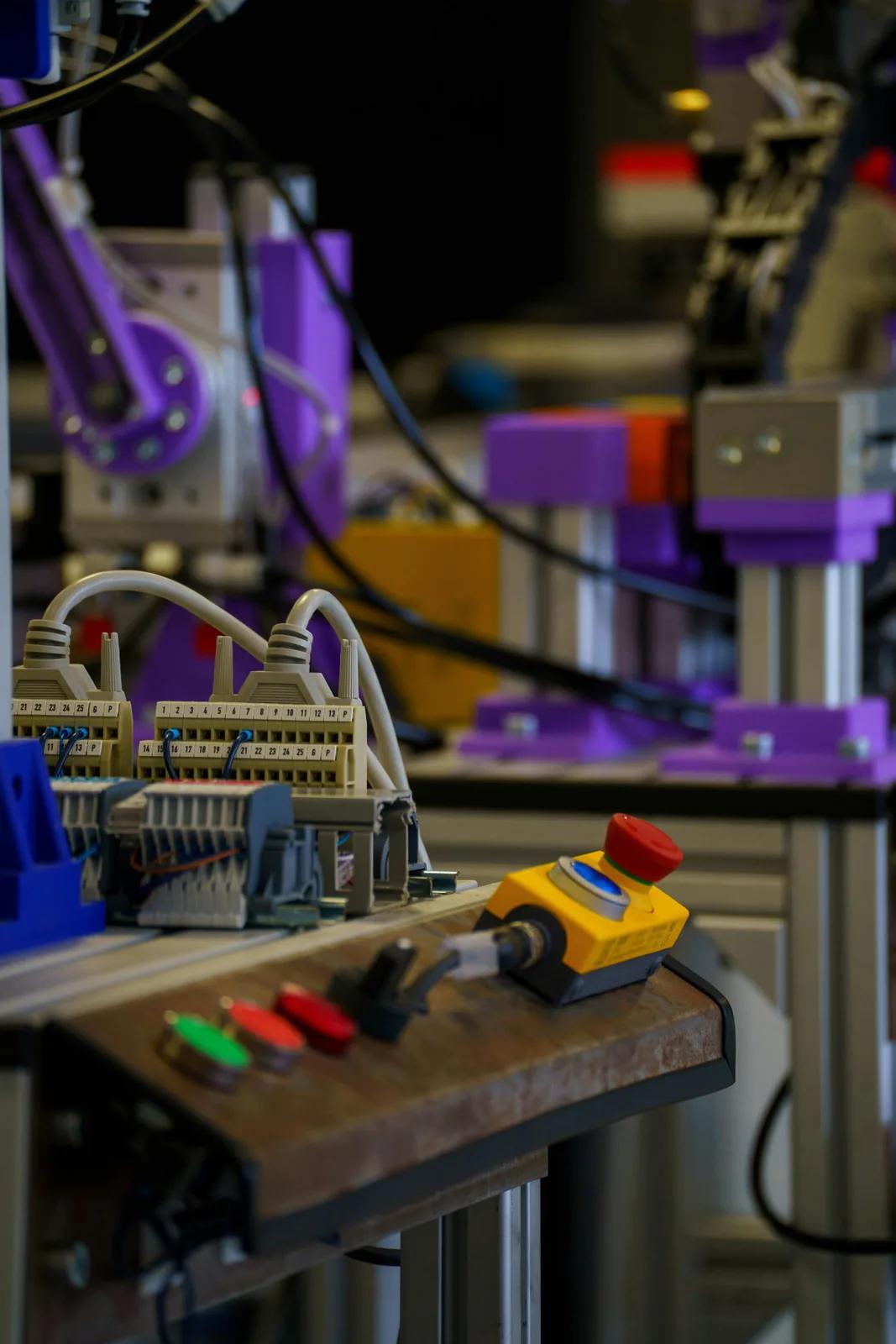 Puesto de control de una instalación de automatización industrial